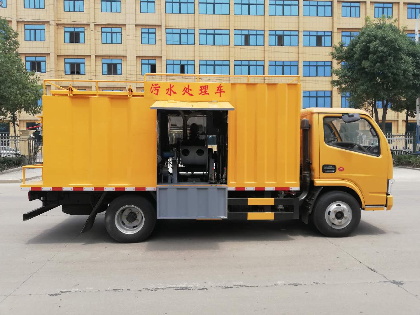 東風小多利卡新款污水處理車