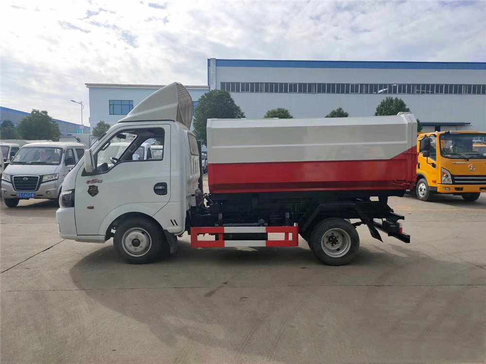 藍(lán)牌東風(fēng)途逸3-4方側(cè)裝掛桶式垃圾車(chē)